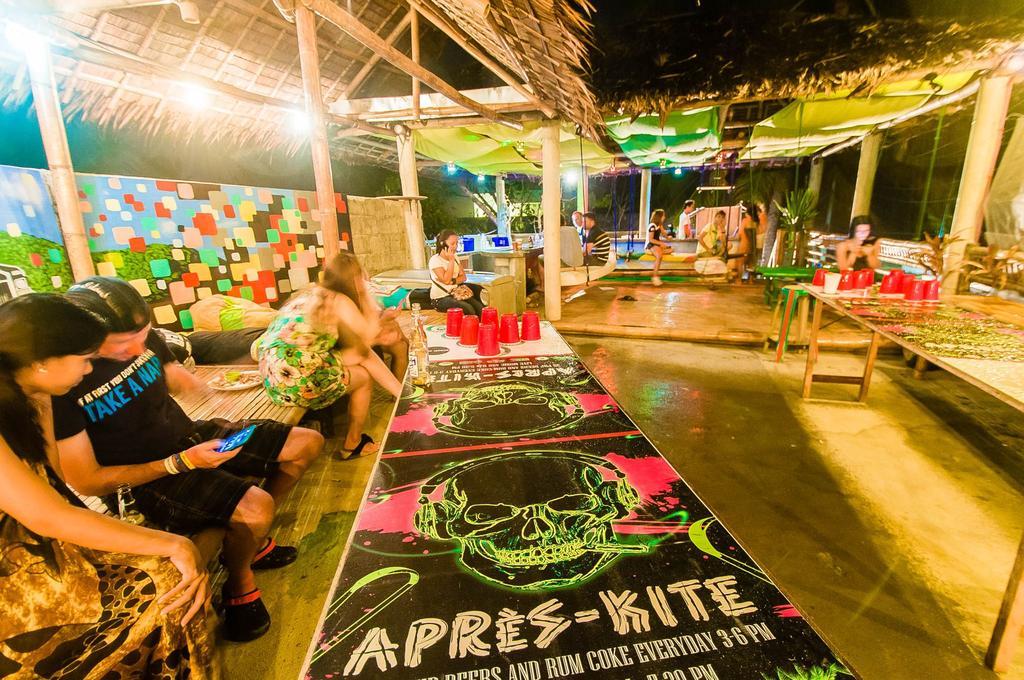 Jeepney Hostel And Kite Resort Balabag  Экстерьер фото