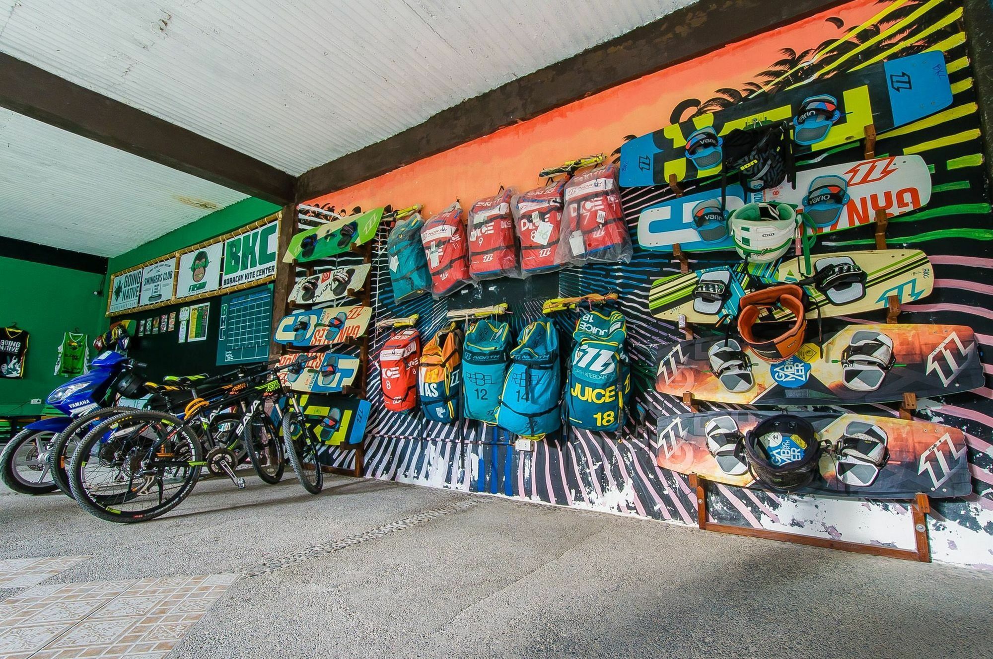 Jeepney Hostel And Kite Resort Balabag  Экстерьер фото